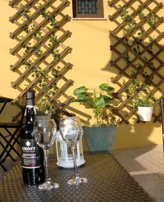 Santa Marinha Haus | The Yellow House 3