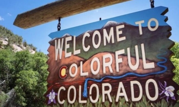 Rustic Kabine | Thee perfect getaway to enjoy all that Colorado has to offer…..🏡🎣☀️🚣🏔🌲