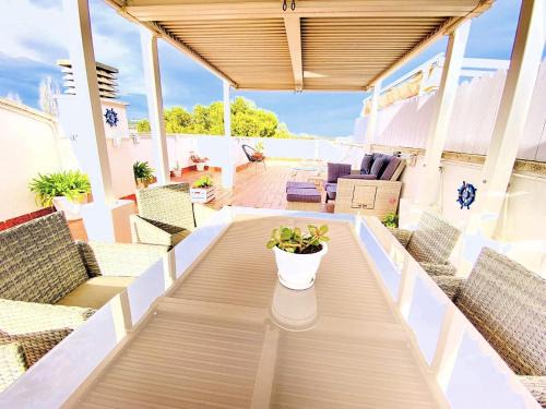 Comarruga Wohnung | TheHavenEscape Penthouse Pool & Sea View near Barcelona