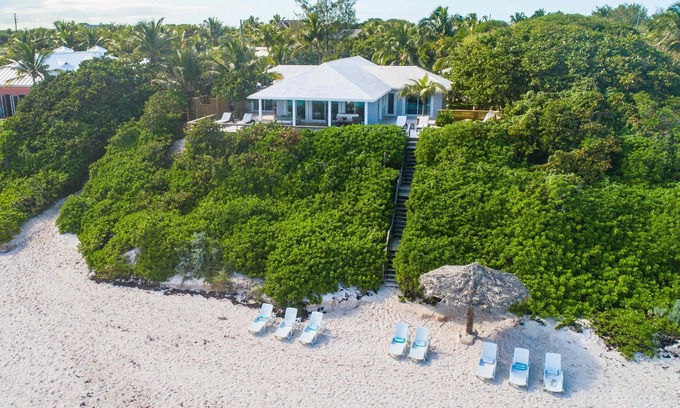 Dunmore Town Haus | Third Reef - A Beautiful Oceanfront House on the Pink Sands of Harbour Island