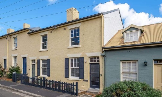 Battery Point Haus | 'Thirteen' - Heritage Terrace in Battery Point