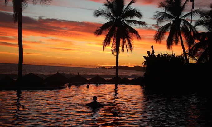 Ixtapa Eigentumswohnung | Diese 2200sf Einheit ist nur wenige Schritte vom Strand entfernt und verfügt über einen atemberaubenden Blick auf den Sonnenuntergang.