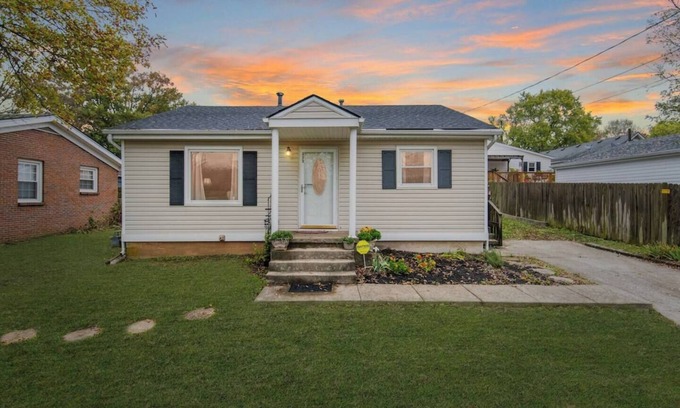 Georgetown Haus | This house is a 2 bedroom(s), 1 bathrooms, located in Georgetown, KY.