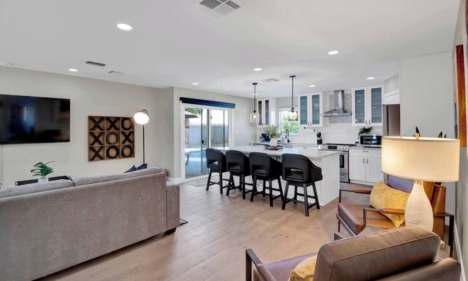 Paradise Valley Village Haus | This house is a 3 bedroom(s), 2 bathrooms, located in Phoenix, AZ.