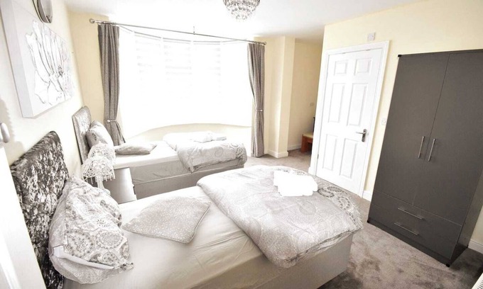 Peterborough Haus | This house is a 6 bedroom(s), 3 bathrooms, located in Peterborough, England.