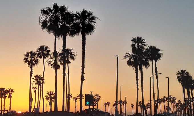 Westside Costa Mesa Haus | This Venue is set up for hourly rates and/or overnights. Capacity 70 guests