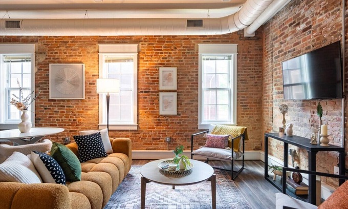 Ypsilanti Wohnung | Thompson & Co Brick Loft KING