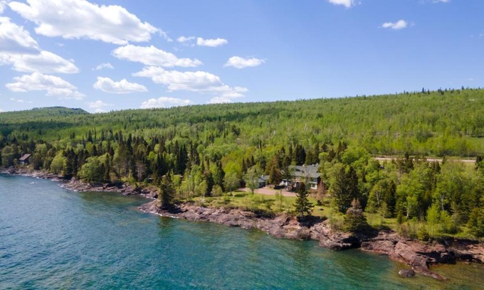 Grand Marais Hotel | Thomsonite Inn on Lake Superior