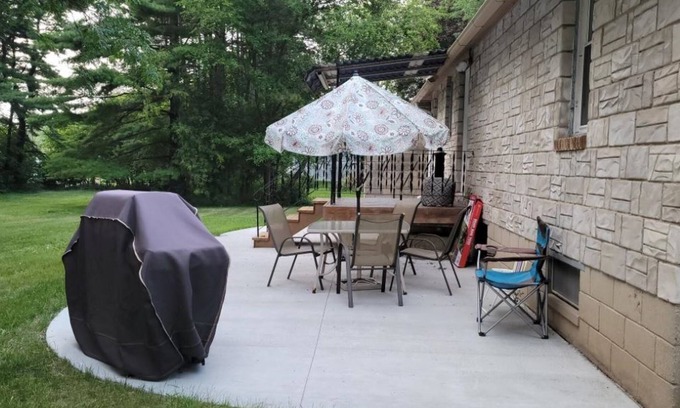 Jefferson Hütte | THREE BEDROOM COTTAGE ACROSS FROM NATIONAL HISTORIC LANDMARK AZTALAN MOUNDS