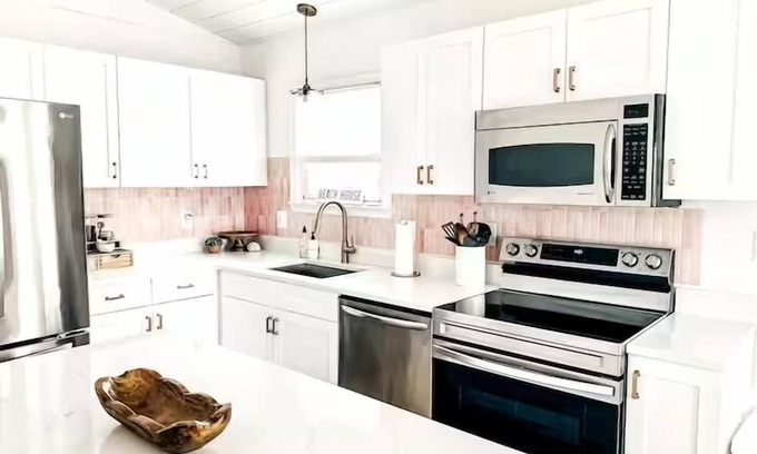 Mystic Island Haus | Three Bedroom Waterfront Oasis in Mystic Island! Bring your boat!