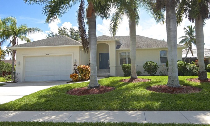 Marco Island Haus | Drei Blocks zu Fuß zum Strand, privatem Pool, Designerhaus