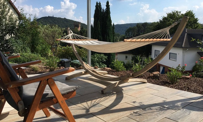 Neckarsteinach Wohnung | Drei-Burgen-Blick in moderner Fe-Wo mit überdachter Terrasse und Burgenblick