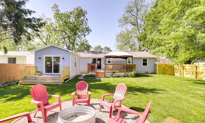 Three Oaks Haus | Three Oaks Home with Guest House - 8 Mi to Beach!