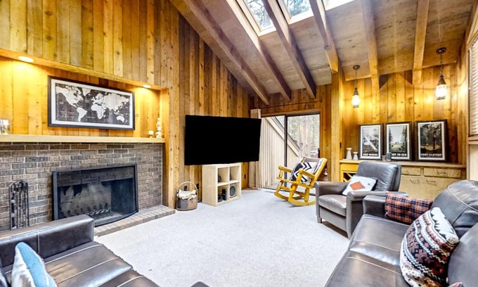 Black Butte Ranch Haus | Three Peaks Hideaway