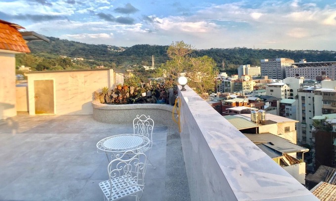 Shilin Wohnung | Tianmu newly renovated 3BR, 3Bathrooms with hug balcony