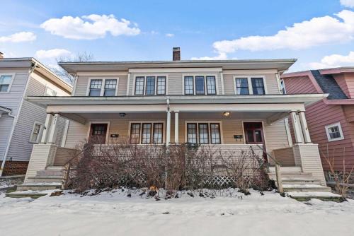 Clintonville Haus | Tibet Twins Suites For 12
