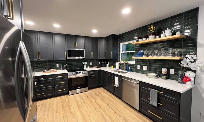 Blue Ash Haus | Timber-Comfortable 3b/3b Gem w/basement Near Summit Park