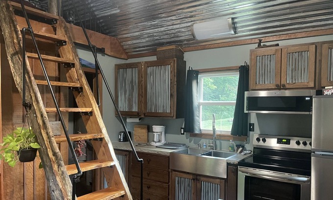 Elkins Kabine | Tiny home / cabin on the waters of Isner Creek