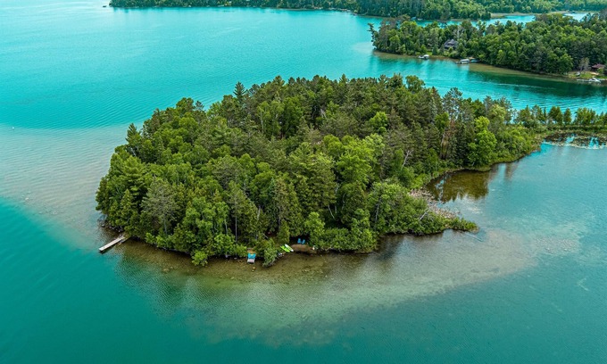 Deer River Haus | Tiny-home on the beautiful waters of Deer Lake!