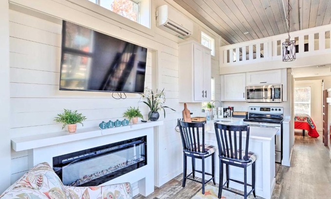 Morganton Haus | Tiny Home Retreat with Fire Pit about 3 Mi to Lake!