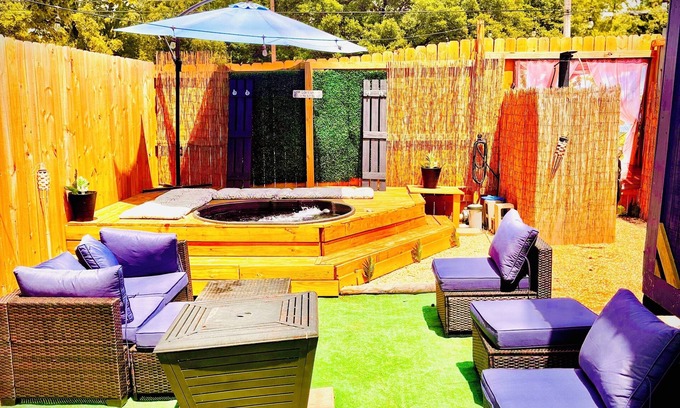 Baker Kabine | Tiny House Hot Tub Grill & Chill