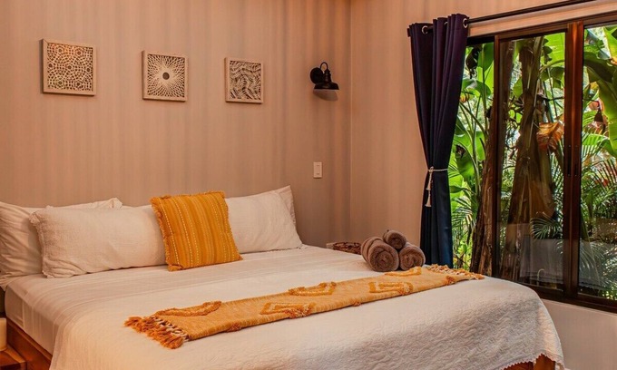 Palma Kabine | Tiny House in La Fortuna with Jacuzzi and Pool
