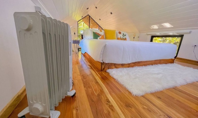 Sierra Kabine | Tiny House in the Forest, Hot tub, Fireplace, Forest View