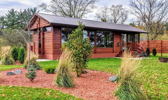 Black River Falls Hütte | Tiny House on the River