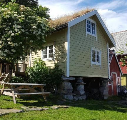 Lauvstad Haus | Tiny house with Fjordview!