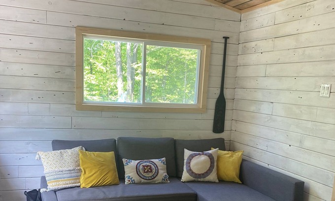 Central Frontenac Kabine | Tiny in The Trees