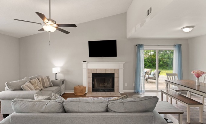 Brunswick Haus | Tipsy Turtle - NEW LISTING!