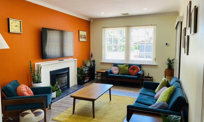 Novar Gardens Haus | TJ’s Retro Retreat between Glenelg and CBD