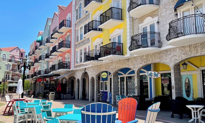 Palm Coast Eigentumswohnung | Top Corner Unit-Sleeps 4-European Village-Shops, Food & Bars-5 Minutes to Beach!