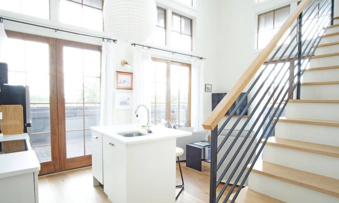 Yamacraw Village Wohnung | Top-Floor 2 BR in the Heart of Downtown Savannah