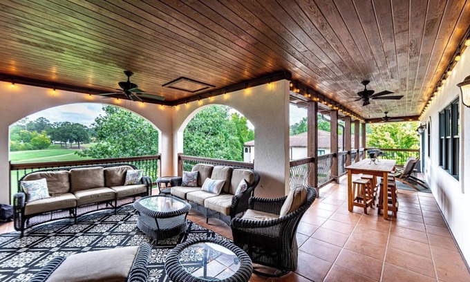 Lake Oconee Haus | Top-floor Lake Oconee condo with fairway-view balcony, full kitchen