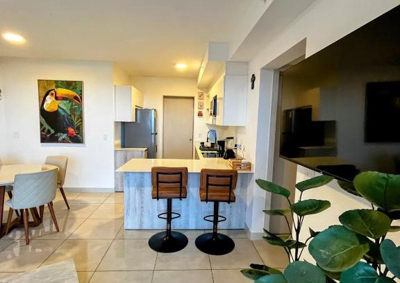 San Jose Wohnung | Top-floor overlooking uptown with AC & parking