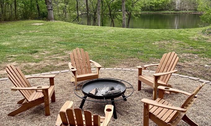 Flippin Haus | Top Location! 3D & Video Tour. Riverside 4/3 w/ the best water access & privacy!