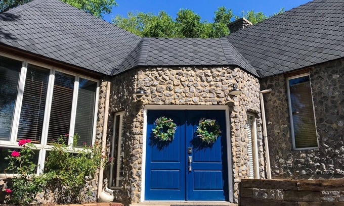 Nibley Haus | Schönes Bauernhaus aus Stein in Logan Bereich.