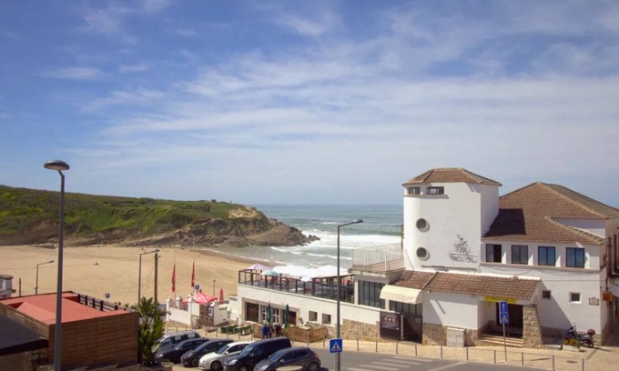 Praia das Macas Haus | Tourist Hot Spot! Beachfront,Pet-friendly! Short Drive to Pena National Palace!