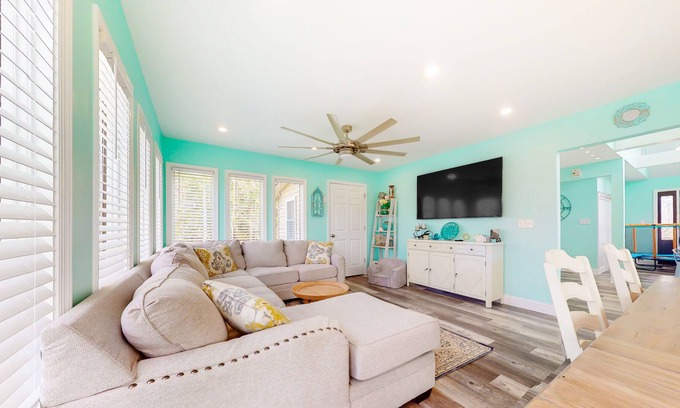 Cedar Neck Haus | Town of Ocean View renovated home on half acre with decks & W/D