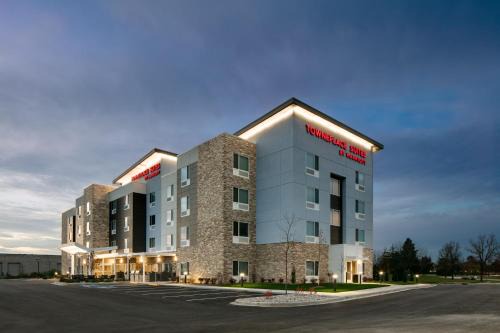 Summit Corners Hotel | TownePlace Suites by Marriott Oconomowoc