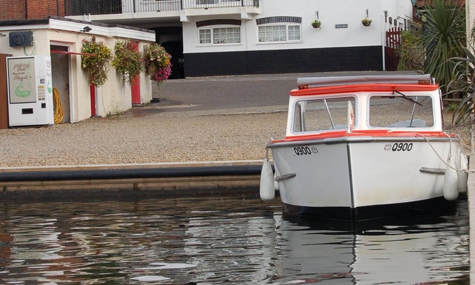 Irstead Haus | Tracara in Horning, riverside location sleeps 8. Family & Pet friendly.