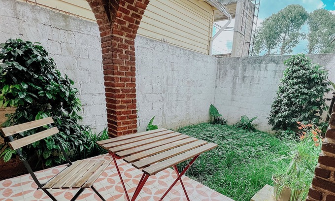 Del Cerrillo Wohnung | Traditional apt with garden, chimney, parking and good Wifi next to center