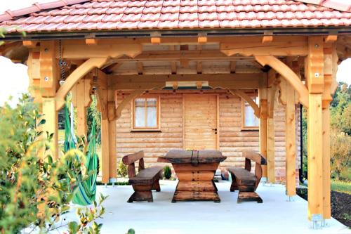 Breznik Plesivicki Haus | Traditional Croatian Cabins
