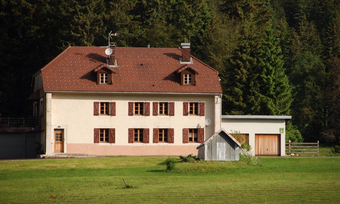 Lamoura Haus | Traditioneller Bauernhof im Haut-Jura am Fuße der Hänge der 'La Serra'