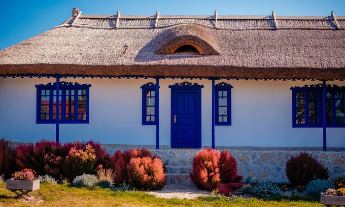 Tulcea County Haus | Traditional house with private 2 bedroom apartment, lake view from the garden