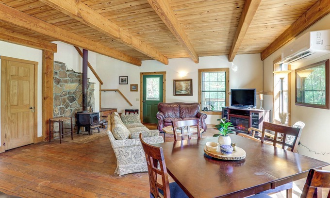 Fox Haus | Trails & Creek On-Site: Ozarks Retreat on 23 Acres