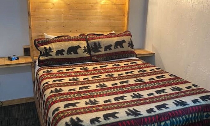 Ohiopyle Hotel | Trailside Hotel, Minutes to Fallingwater 103 Queen