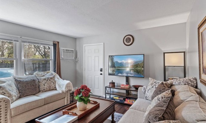 Spring Lake Park Wohnung | Tranquil 2BR Apt Mpls - 8073 Apt 1