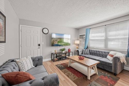 Spring Lake Park Wohnung | Tranquil 2BR Apt Mpls - 8075 Apt 2